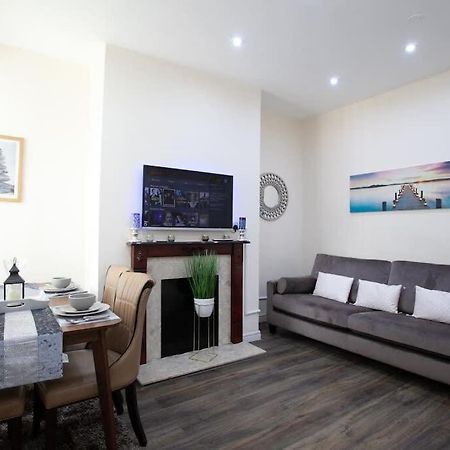 6 Bedroom House 10Min Drive From City Centre Manchester Buitenkant foto