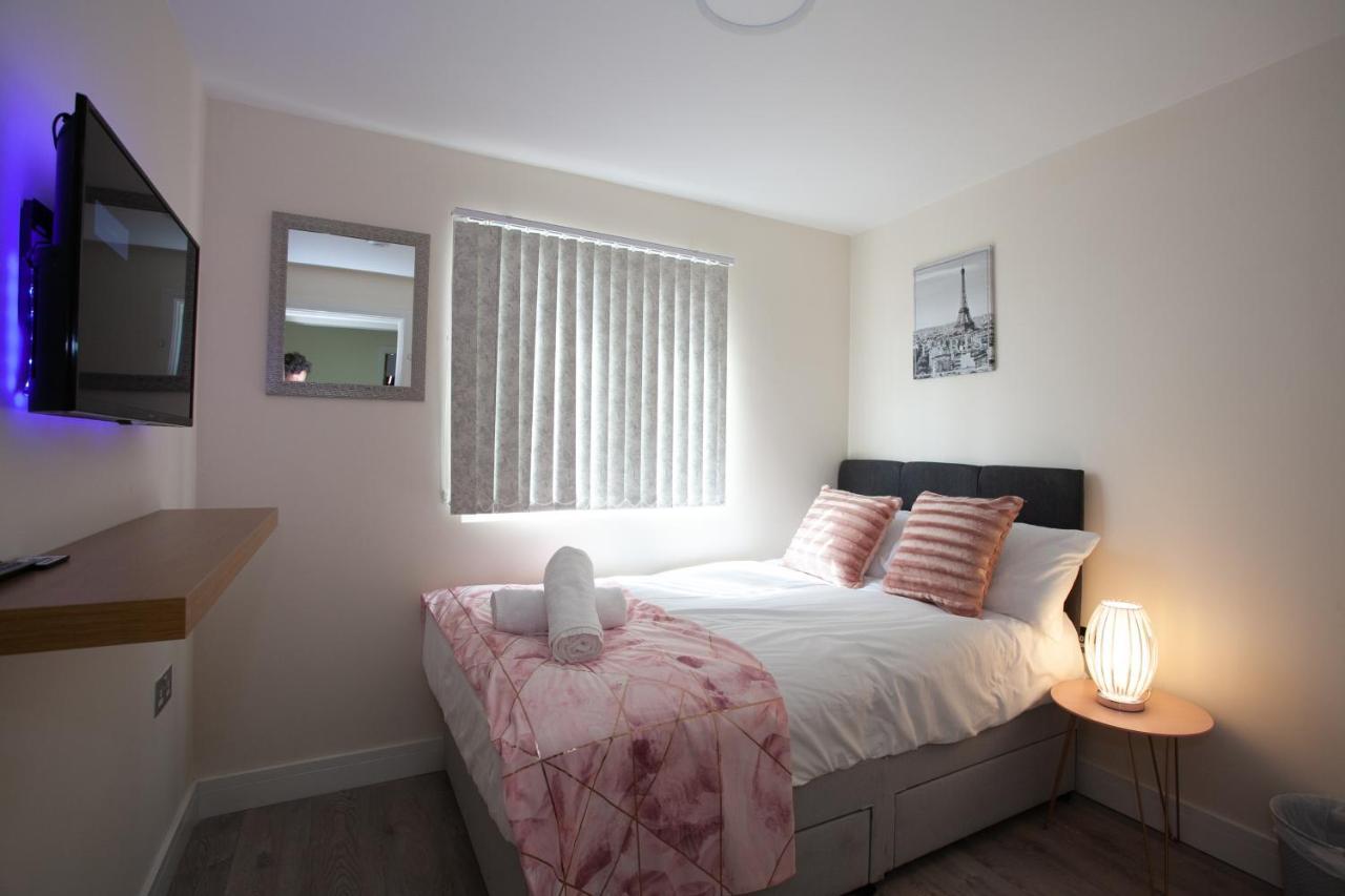 6 Bedroom House 10Min Drive From City Centre Manchester Buitenkant foto