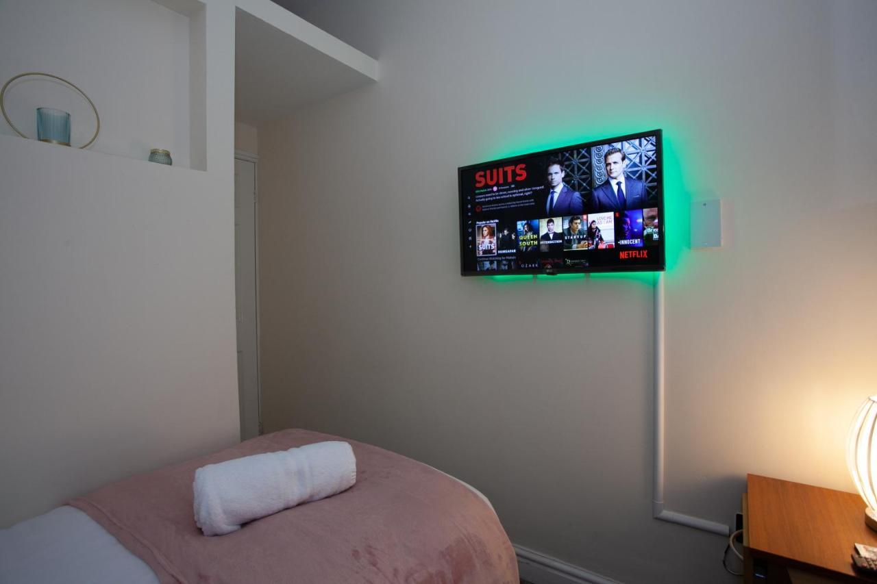 6 Bedroom House 10Min Drive From City Centre Manchester Buitenkant foto