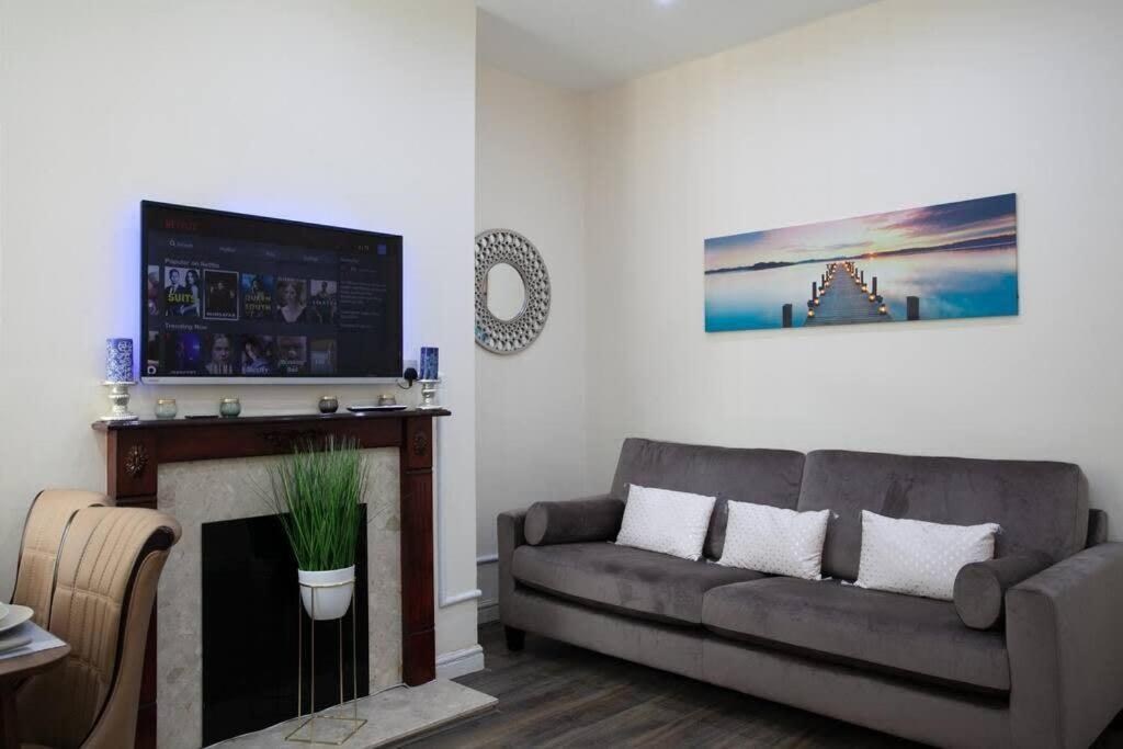 6 Bedroom House 10Min Drive From City Centre Manchester Buitenkant foto