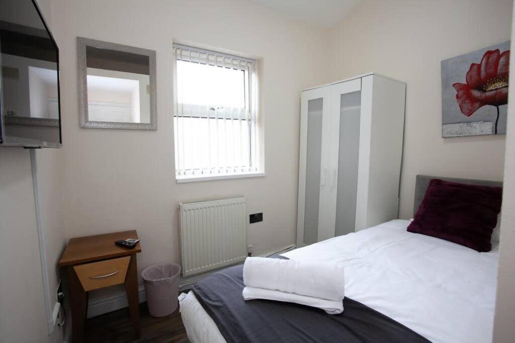 6 Bedroom House 10Min Drive From City Centre Manchester Buitenkant foto