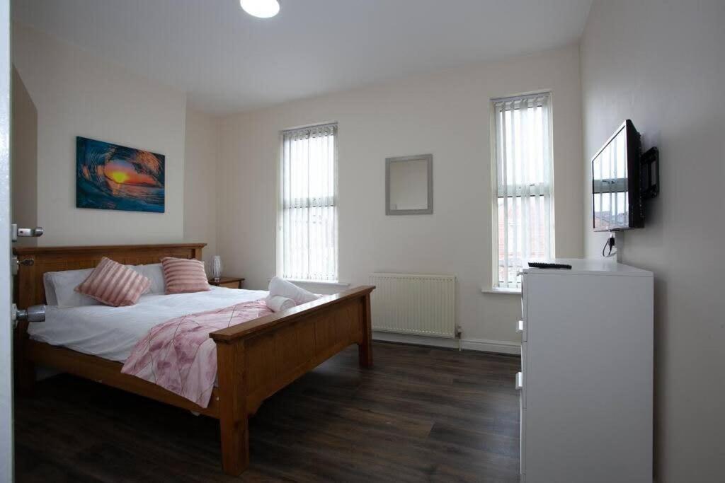 6 Bedroom House 10Min Drive From City Centre Manchester Buitenkant foto